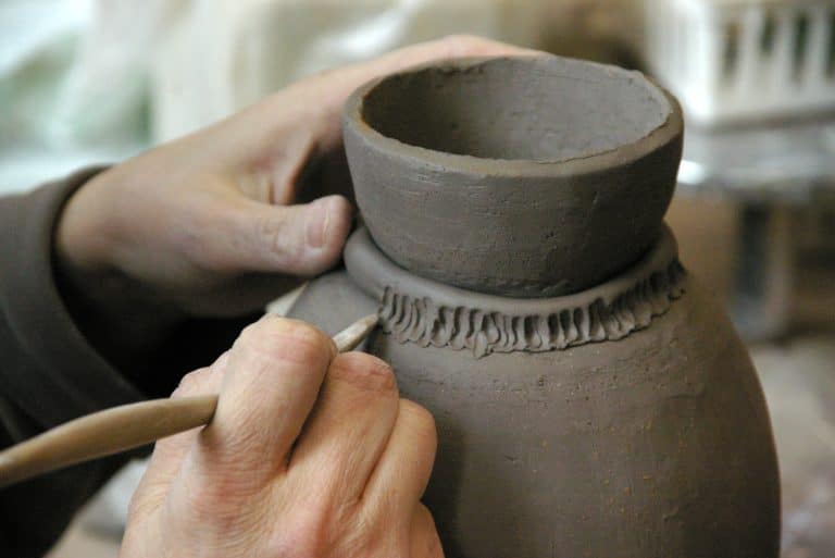 Les enfants à la poterie … sont créatifs et adroits